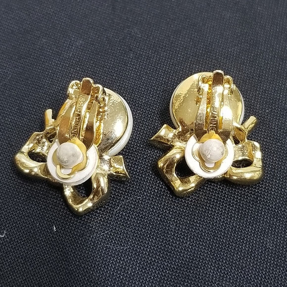 Vintage Nina Ricci  faux pearl clip on earrings - Picture 13 of 13